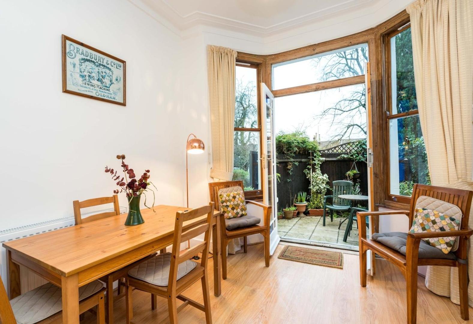 New Stylish 1 Bedroom Flat With Garden | Apartment *