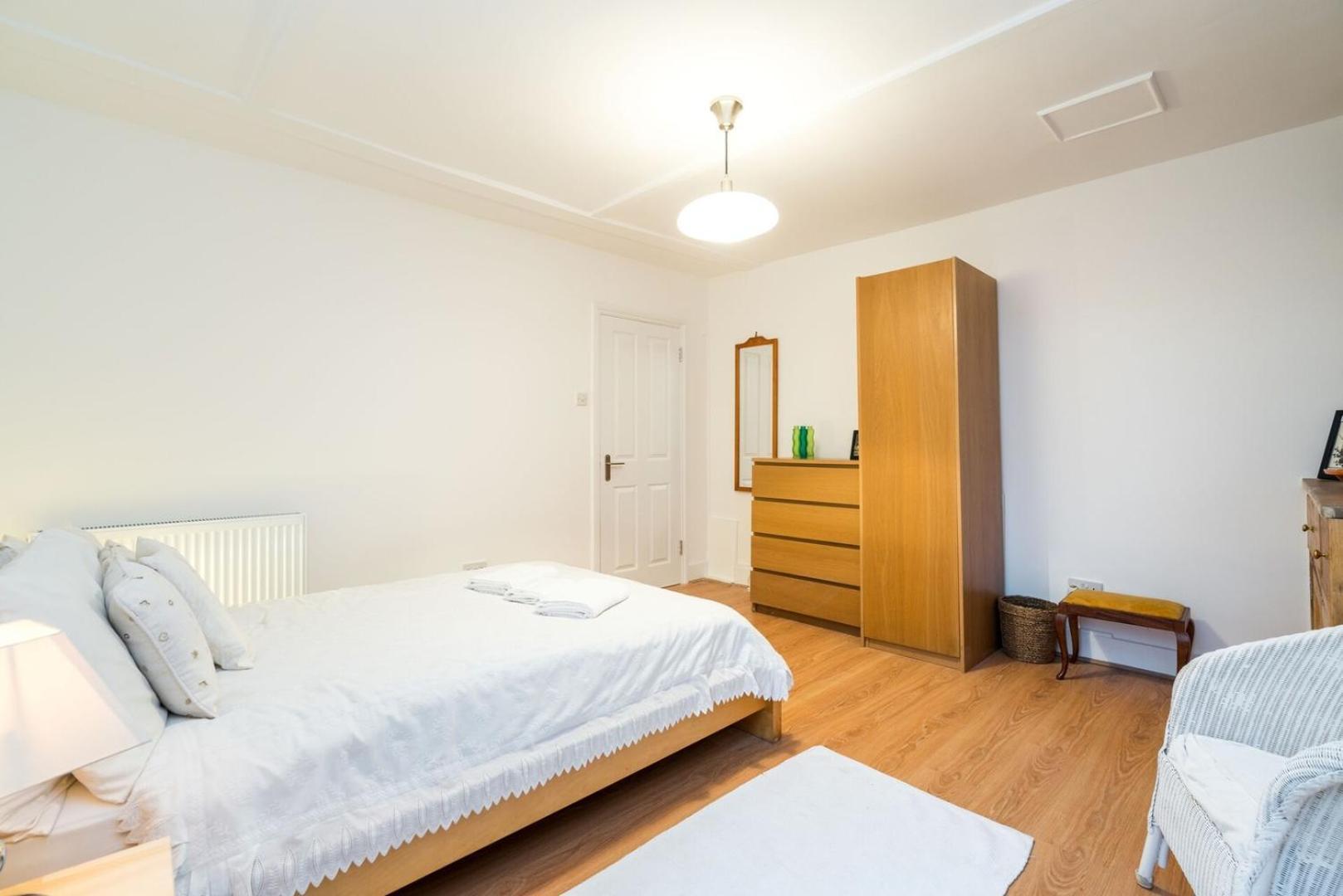 New Stylish 1 Bedroom Flat With Garden | * Londra