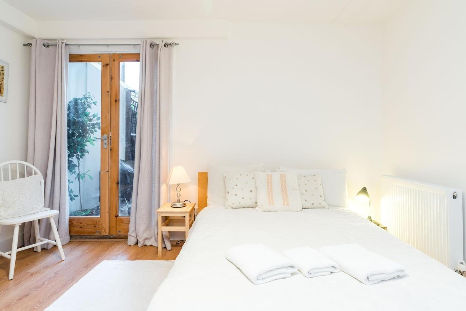 New Stylish 1 Bedroom Flat With Garden | Apartament Londra